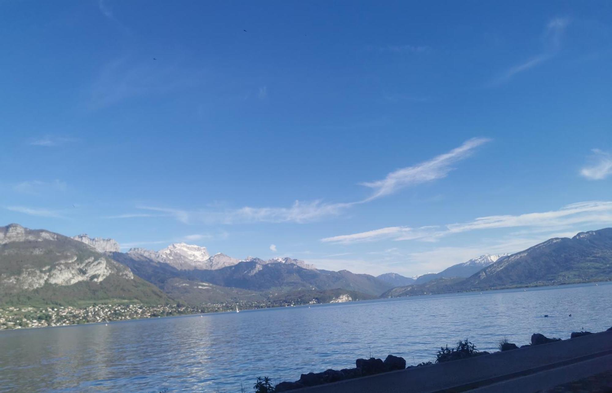 Charmant Appartement A 1 Minute Du Lac Анси Экстерьер фото